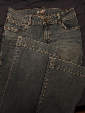 Wrangler Men’s Faded Blue Straight Jeans